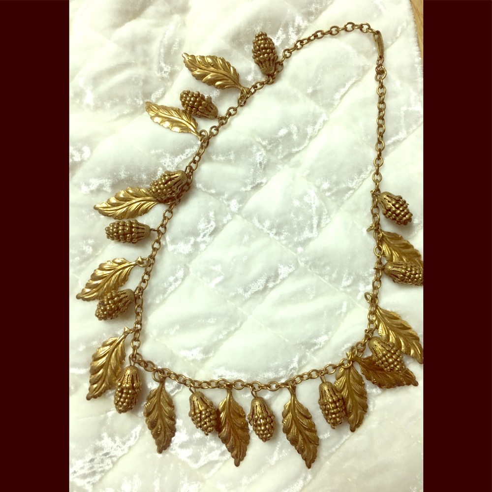 🍃🌰lovely VTG brass necklace. Flora magic! 🍃🌰